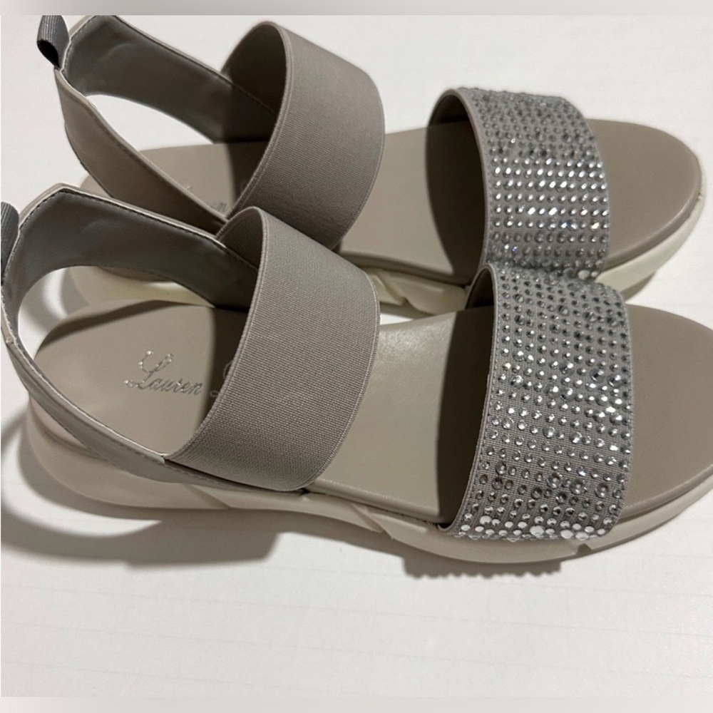 Lauren Lorraine Arrow Silver sandals sz 7 New